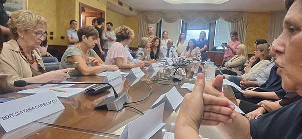 Tavolo tecnico sui Percorsi Rosa a Napoli per contrastare la violenza sulle donne