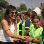 La squadra calcio femminile a Scampia, incontra la cantante Elisa!